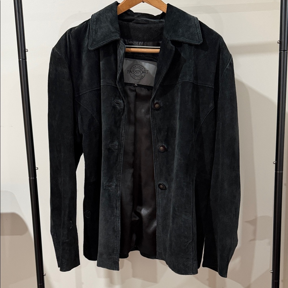 Passport Women’s Black Jacket